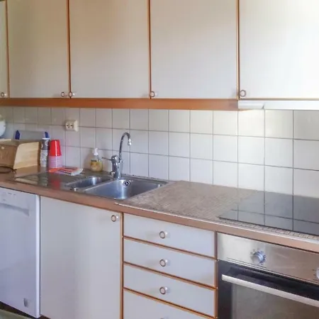 Five Bedroom Holiday In Auklandshamn