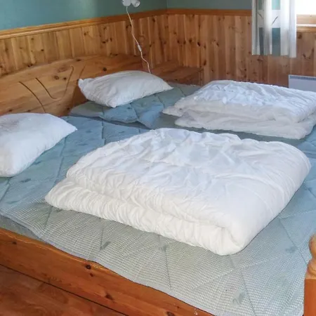Five Bedroom Holiday In Auklandshamn Holiday home